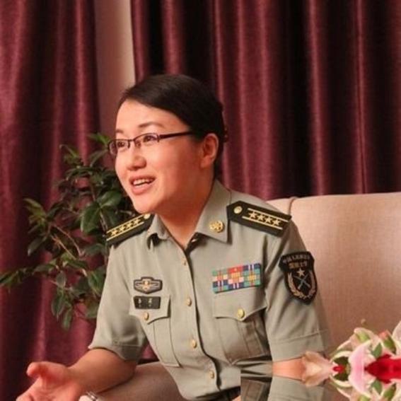 从被怀疑藏有“内鬼“到真相震动全球：一位中国女军事专家在电视节目里，仅仅靠着翻阅