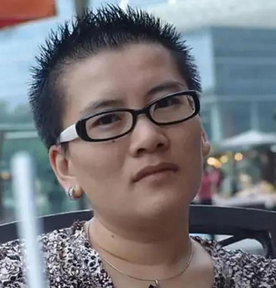 2005年，宁夏姑娘耿兰俊，做了国内首例“女变男”的手术，当男性器官被植入身体后