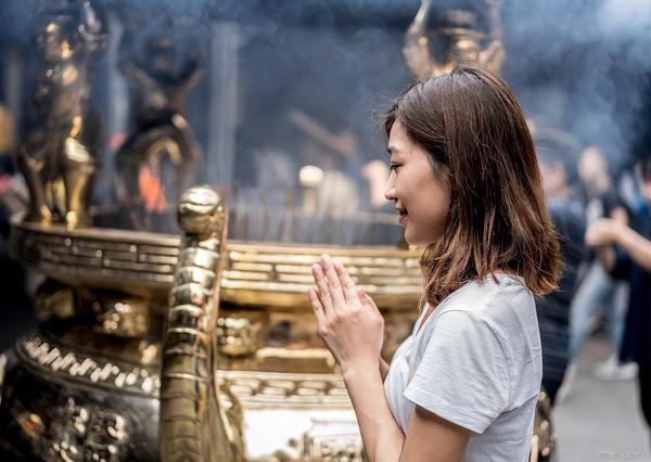 别再佛系攒人品了！科学实锤：行善真能改写人生剧本“修德积福”最近彻底火出圈