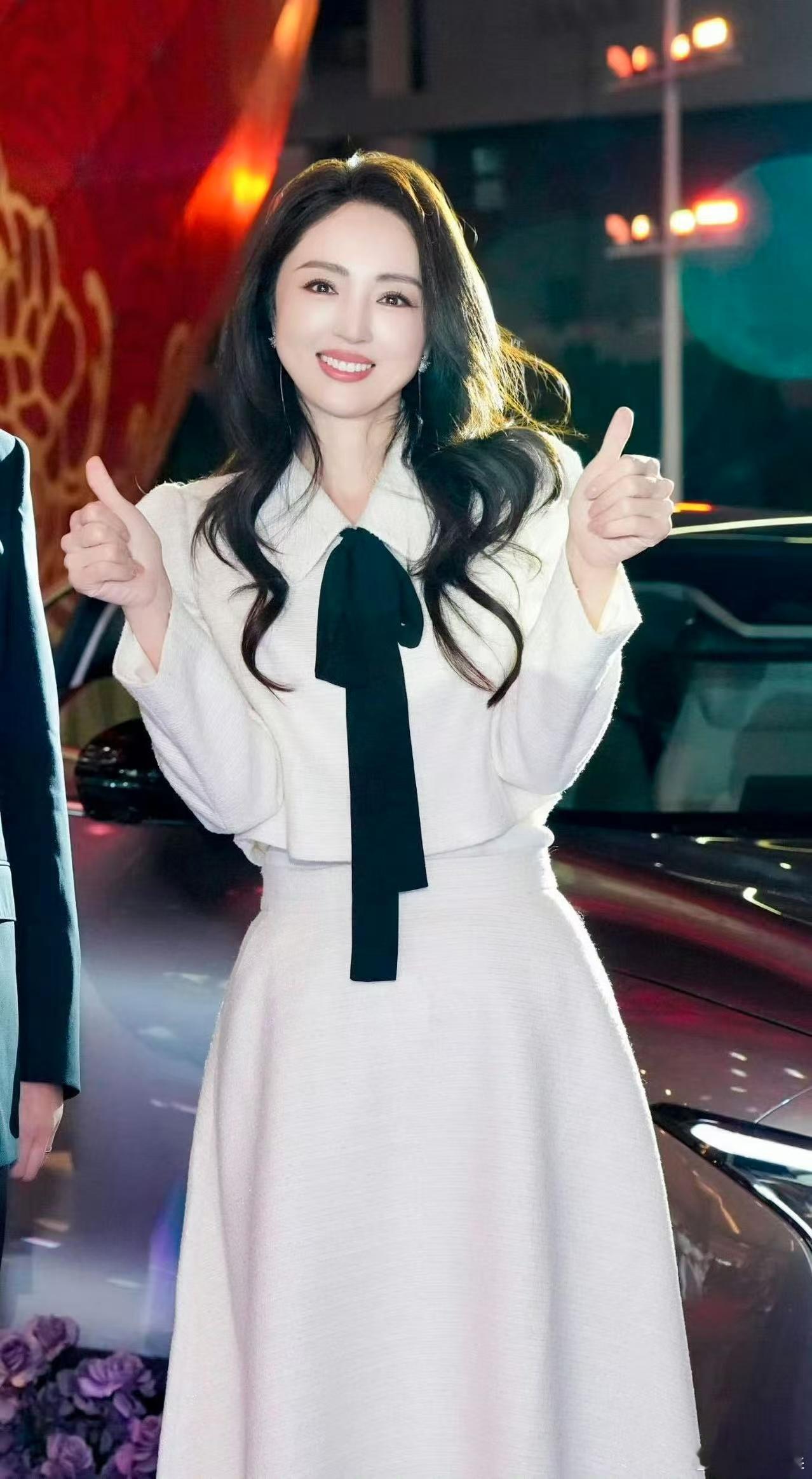 真的会被董璇的状态惊艳到！每次出席活动都优雅又自信，那种由内而外散发的从容感，