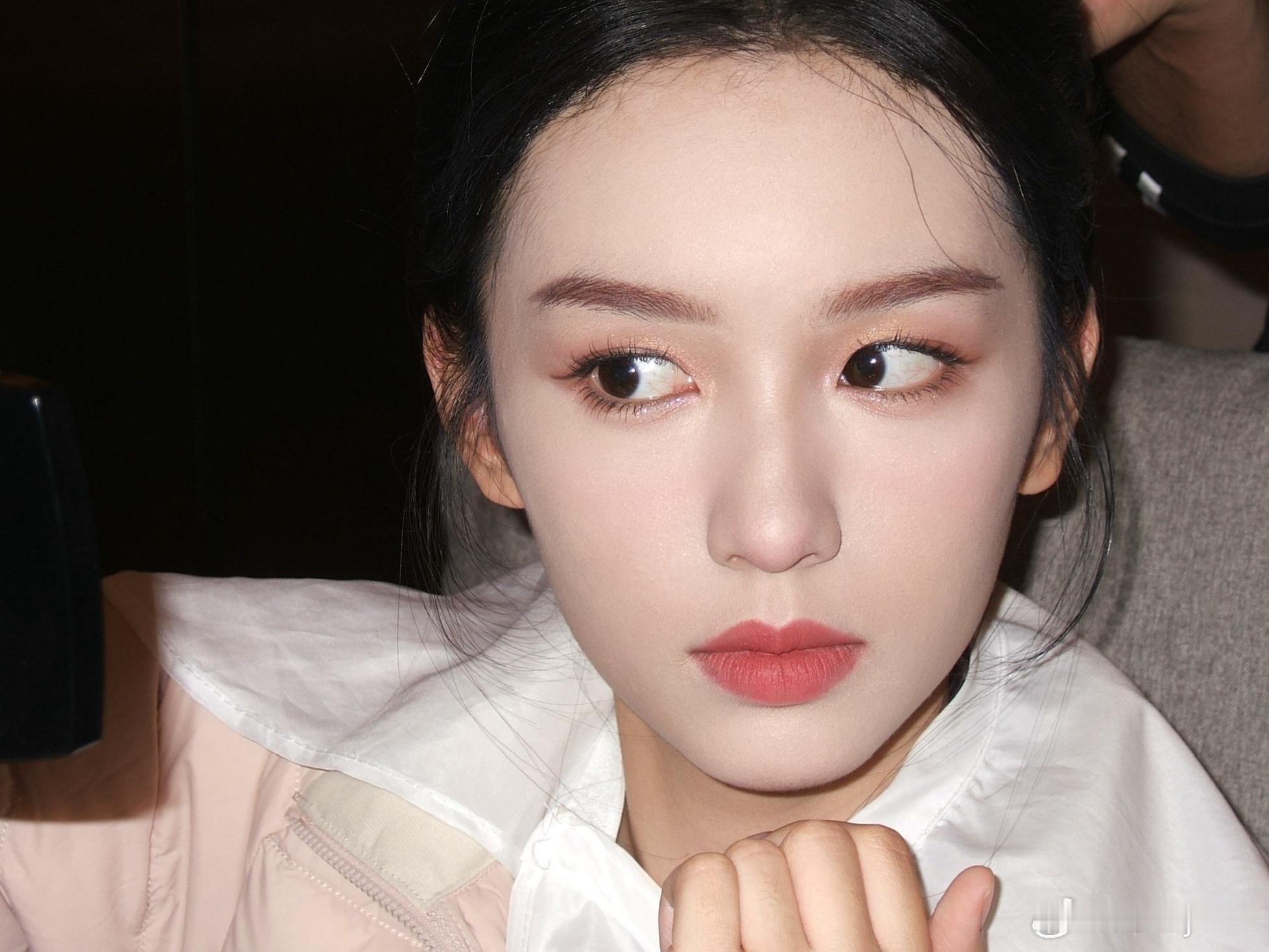 周也走秀周也在复制粘贴的时代，你是手写的诗[玫瑰]​​​