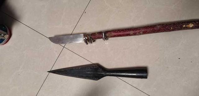 为什么用剑插入人身体后，人在未死亡时就已经无力还击了？在许多以冷兵器为主的小说中