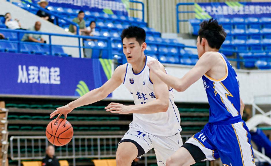 U19全国男篮锦标赛！17投狂轰32分17板！广东男篮又杀出一天才，这是要成为下