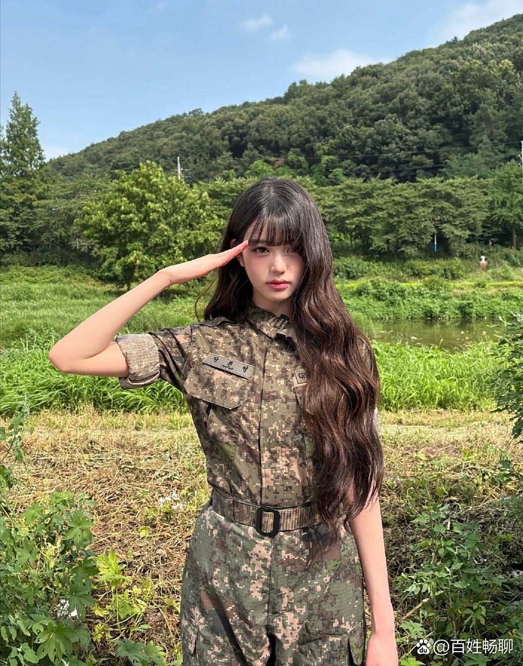 张元英的迷彩服照片集如何？​​​