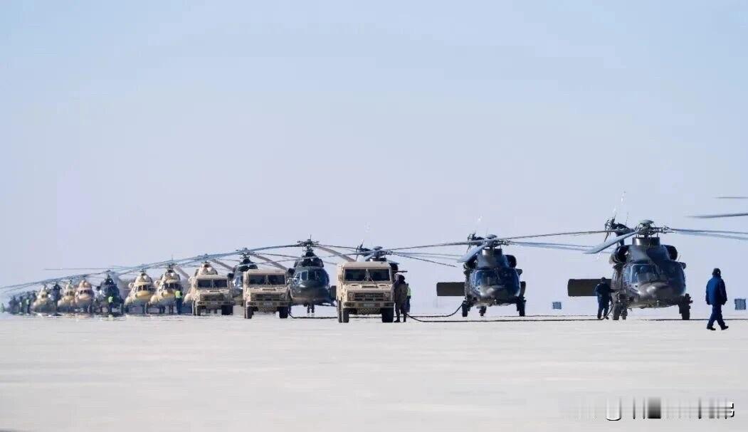 2026年开训西部战区的陆航大机群起飞升空，各型直升机的数量是越来越多……[加油