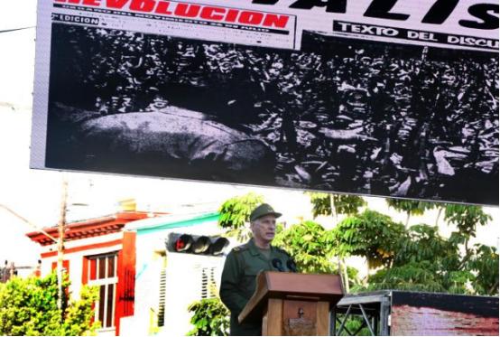 这种场面太有力量了，在4月16号那天，古巴首都哈瓦那贝达多区23街和12街的路口