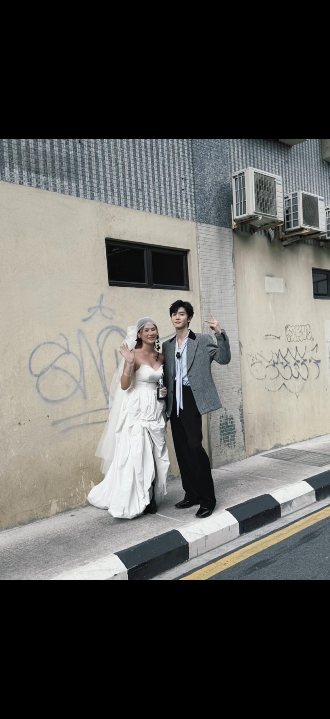 谁懂啊！在马来西亚街头拍婚纱照，本以为只是普通的一天，结果——陈哲远突然走过来