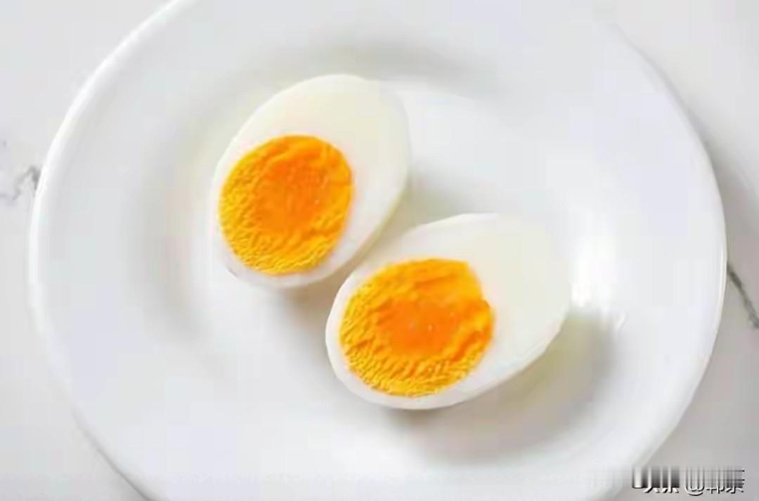 "每天吃鸡蛋反而更长寿？这个答案颠覆认知！"最近《营养素》杂志的研究炸了锅