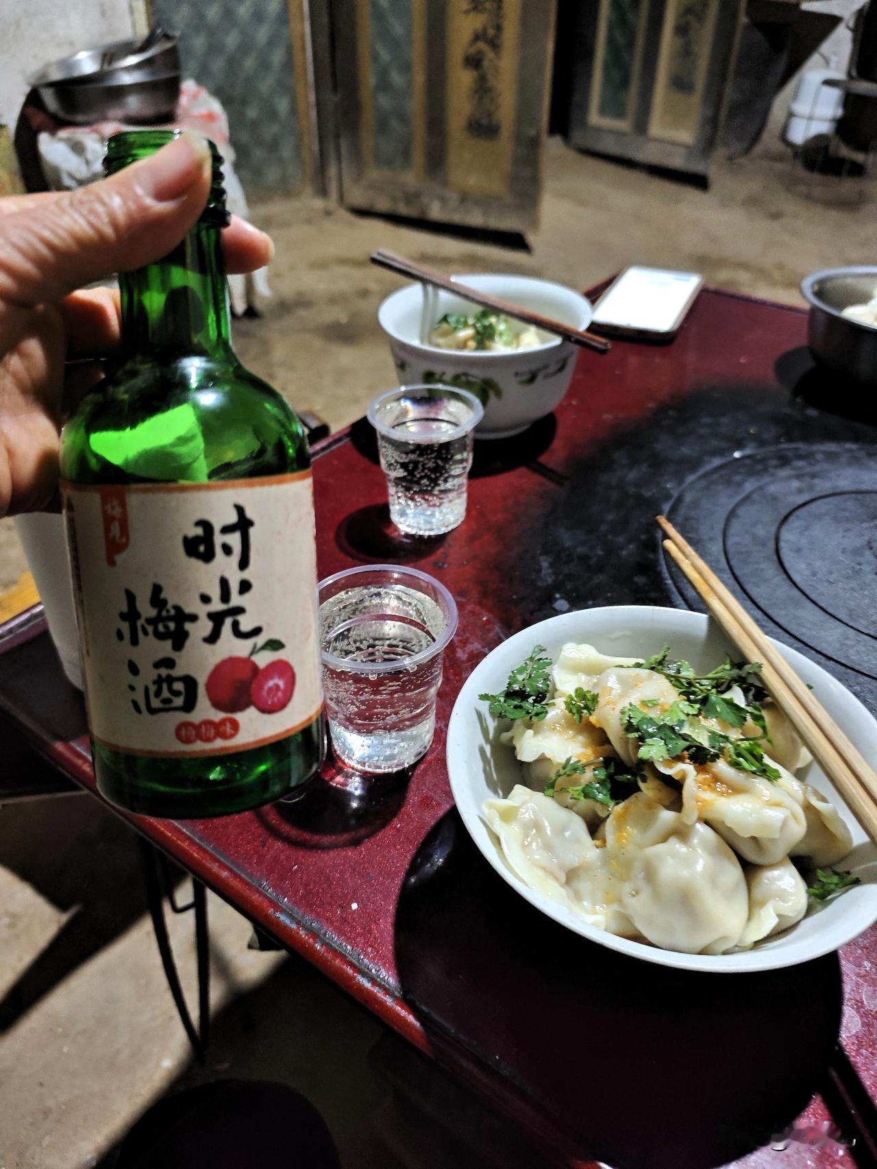 初五饺子，吃的就是福气大年初五迎财神，家家户户必吃饺子！我们家这顿饺子可讲