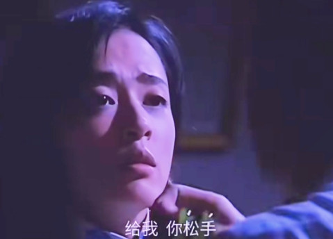 《潜伏》没老婆的李涯，特意给翠平挑了对贵重的镯子，他还专门送给余则成，没想到翠平