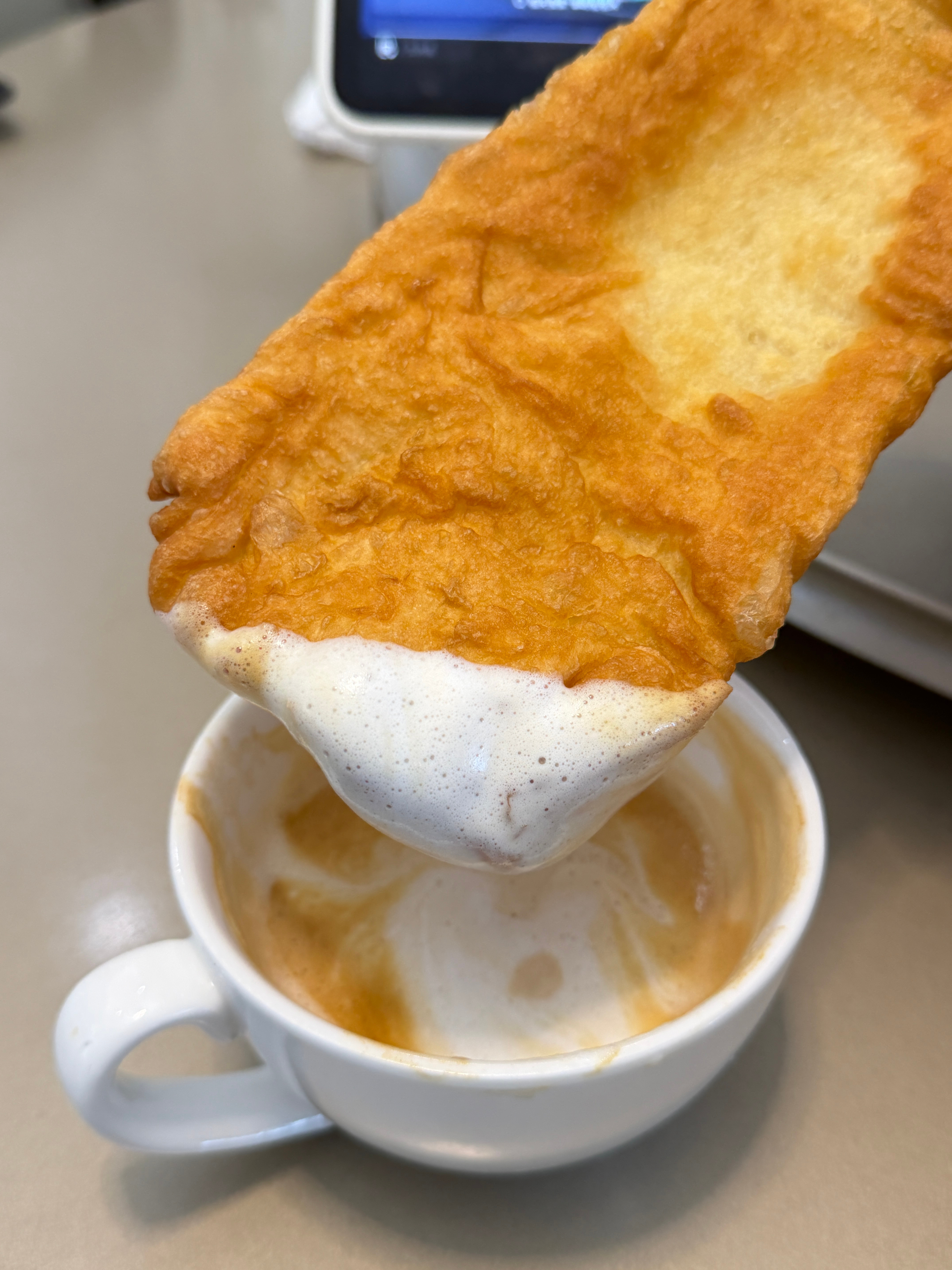 已经开始乱吃了，咖啡配面鱼