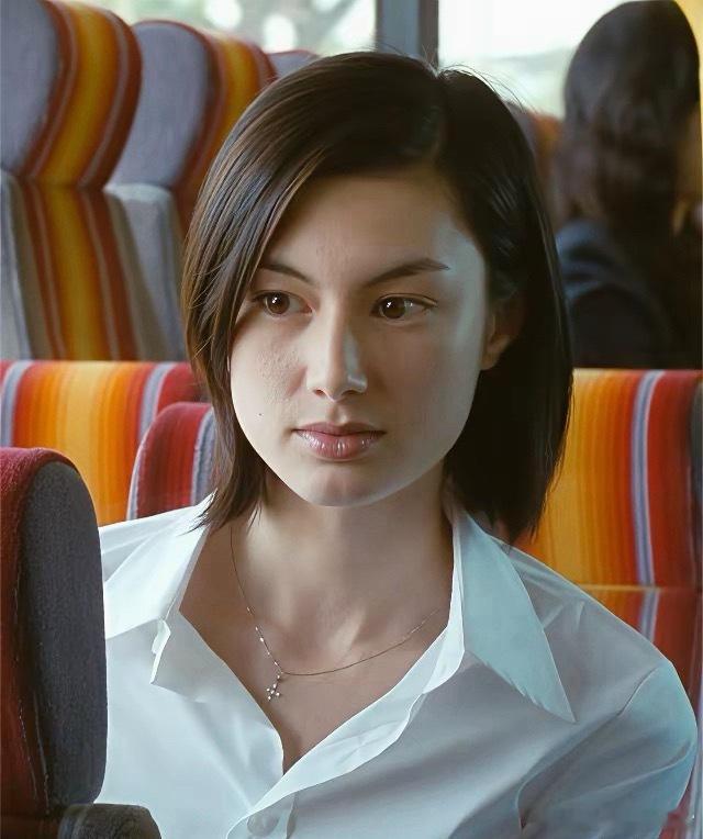 五官还是那个五官，但感觉玉兰油姐姐的面相都变了。