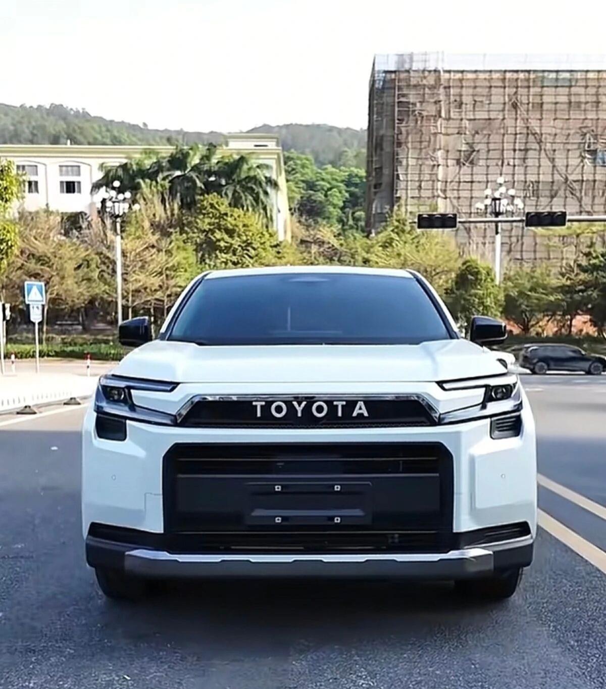 丰田还没想明白？荣放的TOYOTA标一贴，销量还能往上翻大家有没觉得RAV4荣放