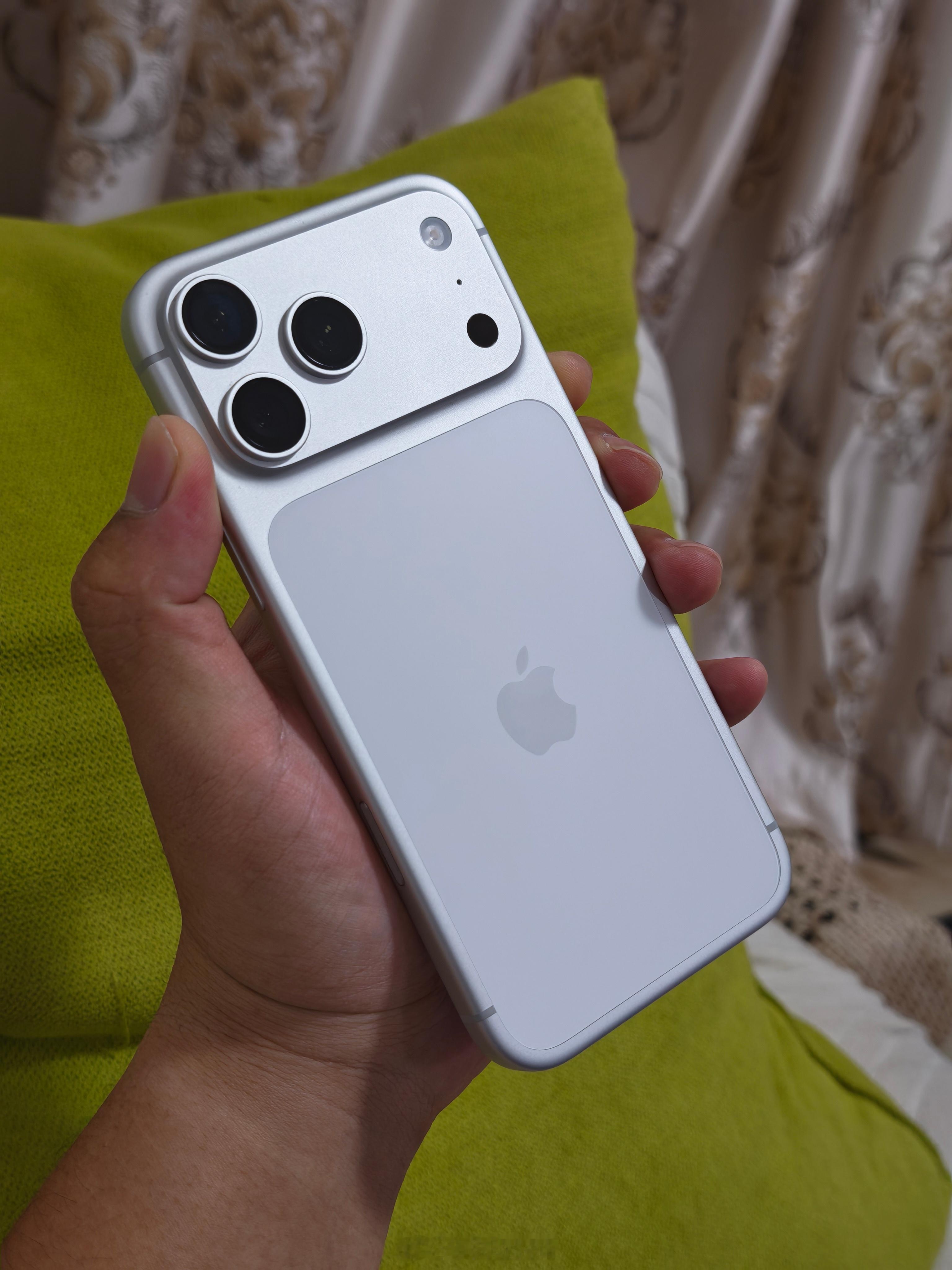 苹果拟推出月租iPhone我每年都会算笔账：AC年年焕新+新机12期免息=