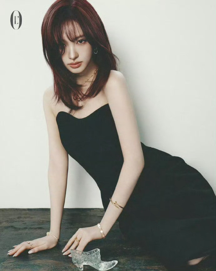 L'OfficielSingapore新加坡版跨年双月刊封面女团IVE成员