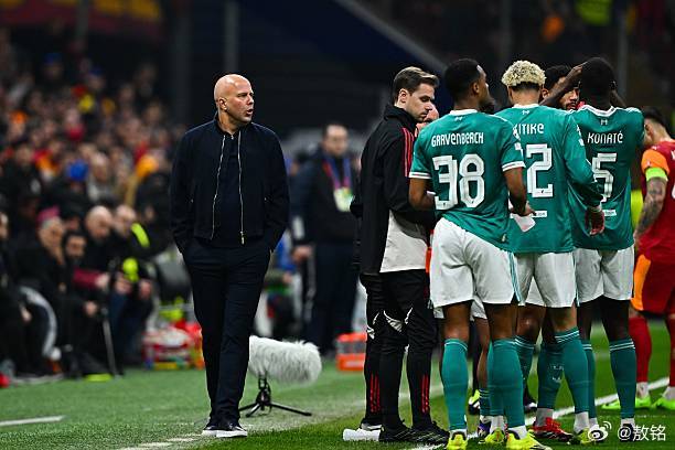 利物浦vs热刺一个是郁闷地一球小负，一个是客场大比分失利，反正两支欧冠八分之一