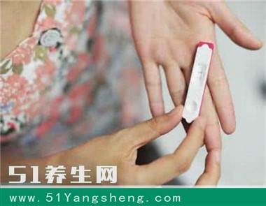 肚子渐渐变大, 却迟迟不见胎动, B超结果看得让人心疼!