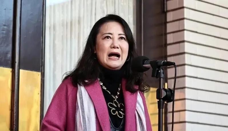 前脚高雄市长参选人柯志恩批国民党中央，不要把我们卖了！后脚民进党立委吴思瑶今(6