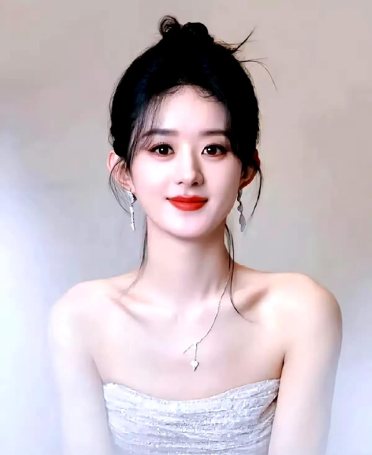 男人要是离婚，女人越找越小冯绍峰就验证了这个道理和新女友逛街被拍女方是中戏