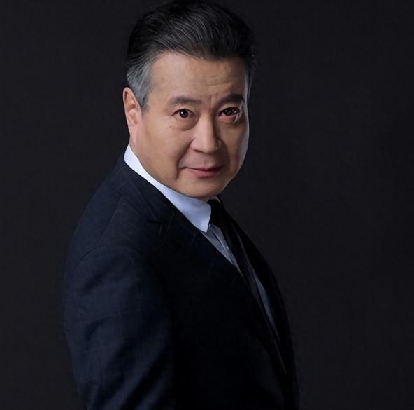国家一级演员，娶恩师闺女，当年被嘲“吃软饭”。谁料双胞胎儿子青出于蓝，短视频平台