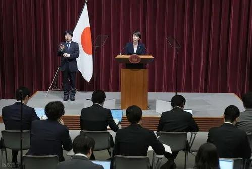 扭转国会席位劣势：目前高市领导的自民党在众议院465个议席中仅占199席，未过半