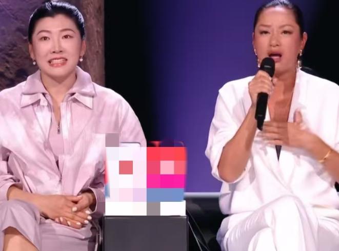 瞿颖违反规则把票对半分给李心洁和谢楠俩人，齐思钧和谢娜直接把问题抛给了王濛。 