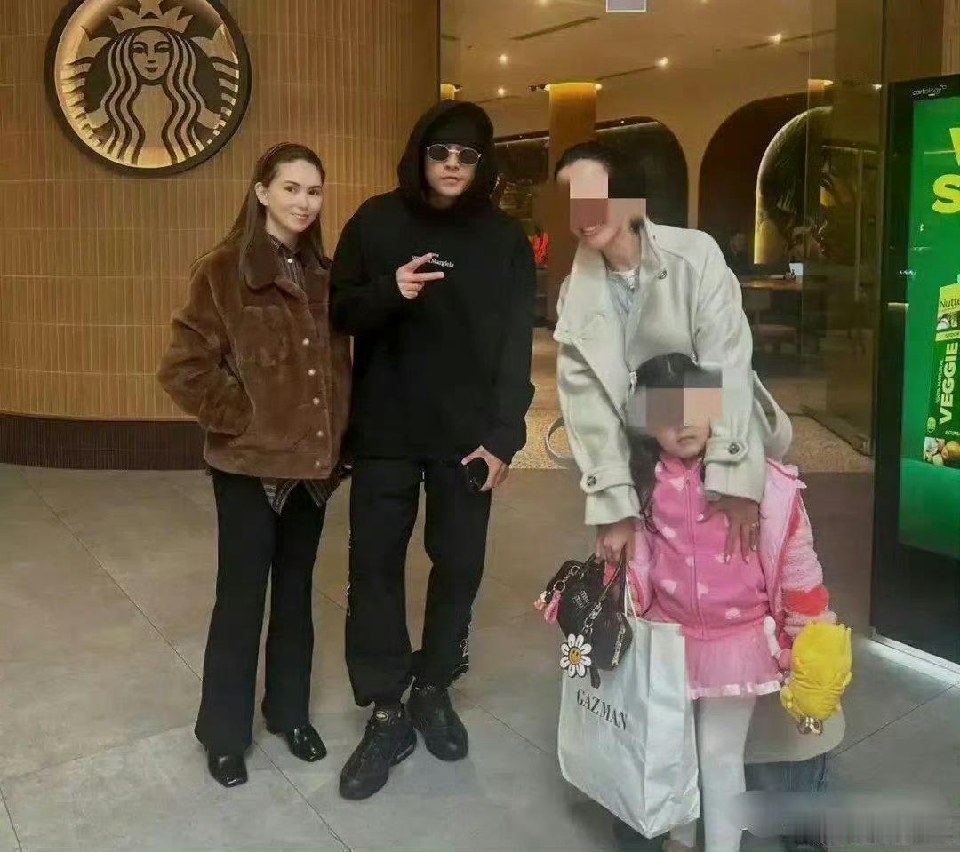 突然就理解周杰伦了，目测昆凌不高！