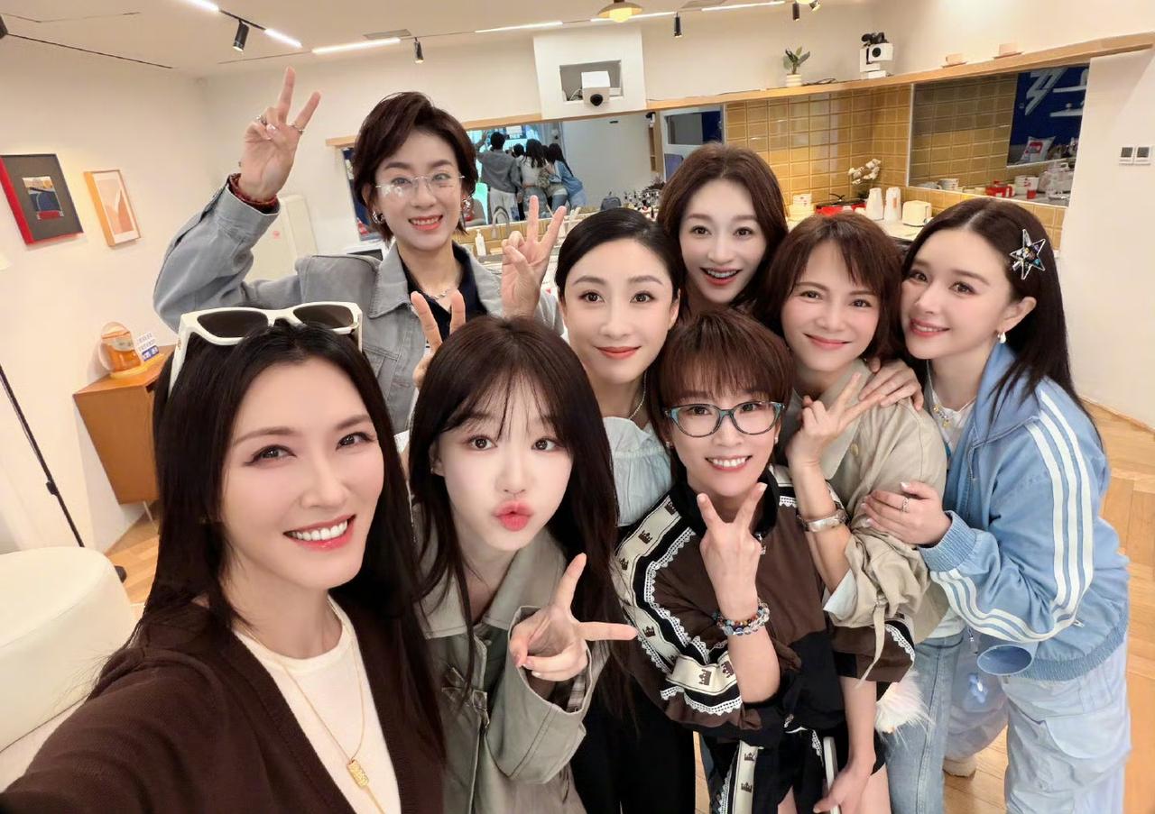 乘风2026阚清子晒舍友我晕，一个也不认识只认识李小冉……这是不是说明我