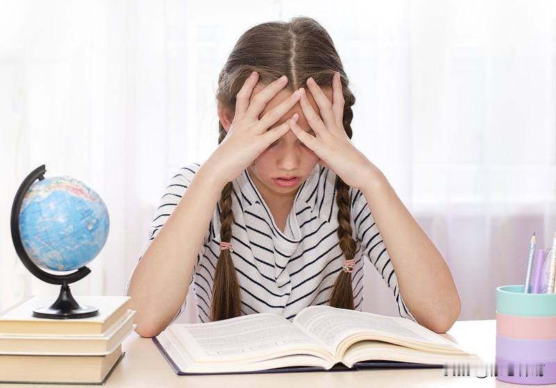 破解学生厌学：家庭教育才是根本如今越来越多的孩子提起上学满脸疲惫，面对学习满