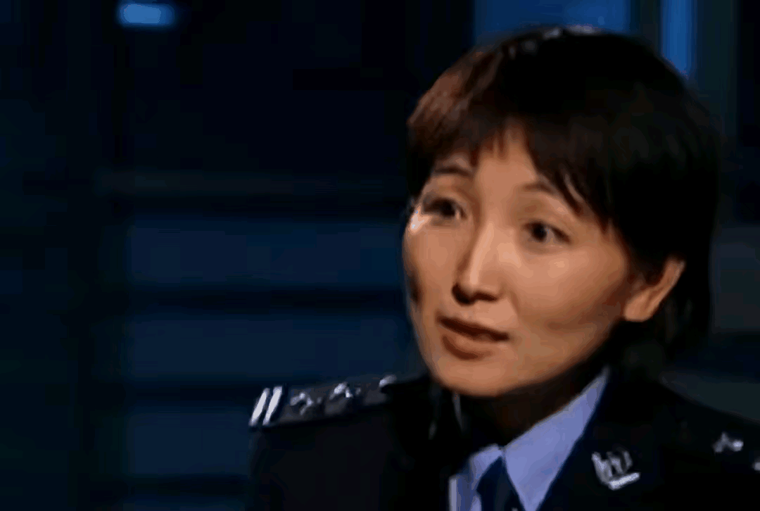 一桩叔侄冤案背了十年。大家都骂那个“女神探”聂海芬，但真正让案子翻过来的，是一个