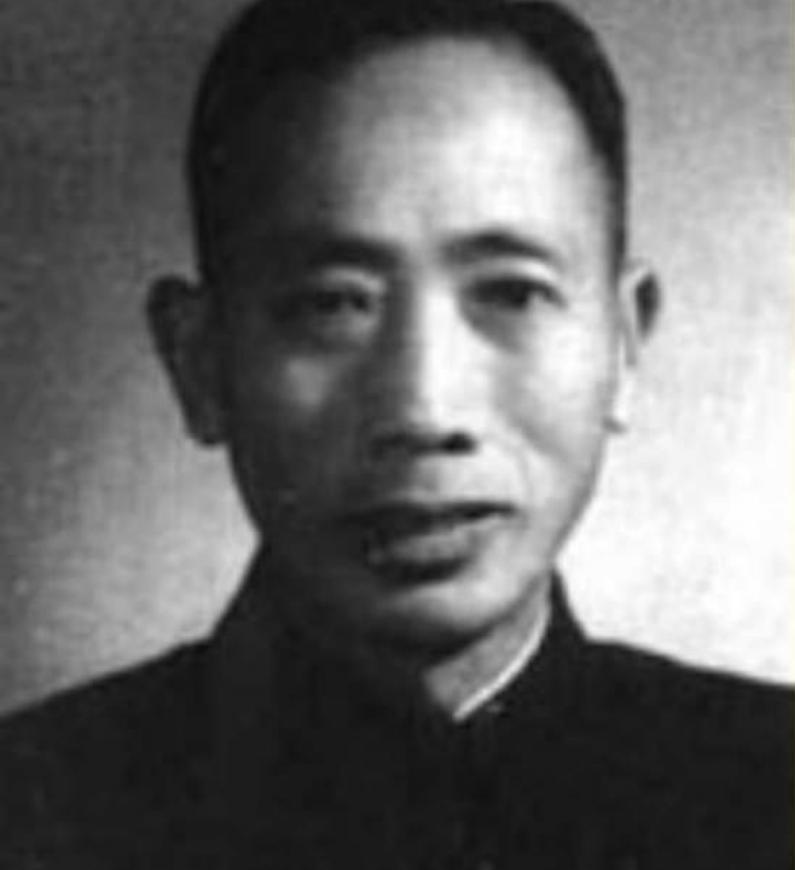 1955年，解放军副军长拒授军衔，被彭老总追着打，彭老总大声吼道：你连毛主席的话