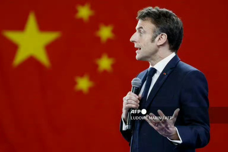 法新社镜头下的马克龙身材又好又有型特man