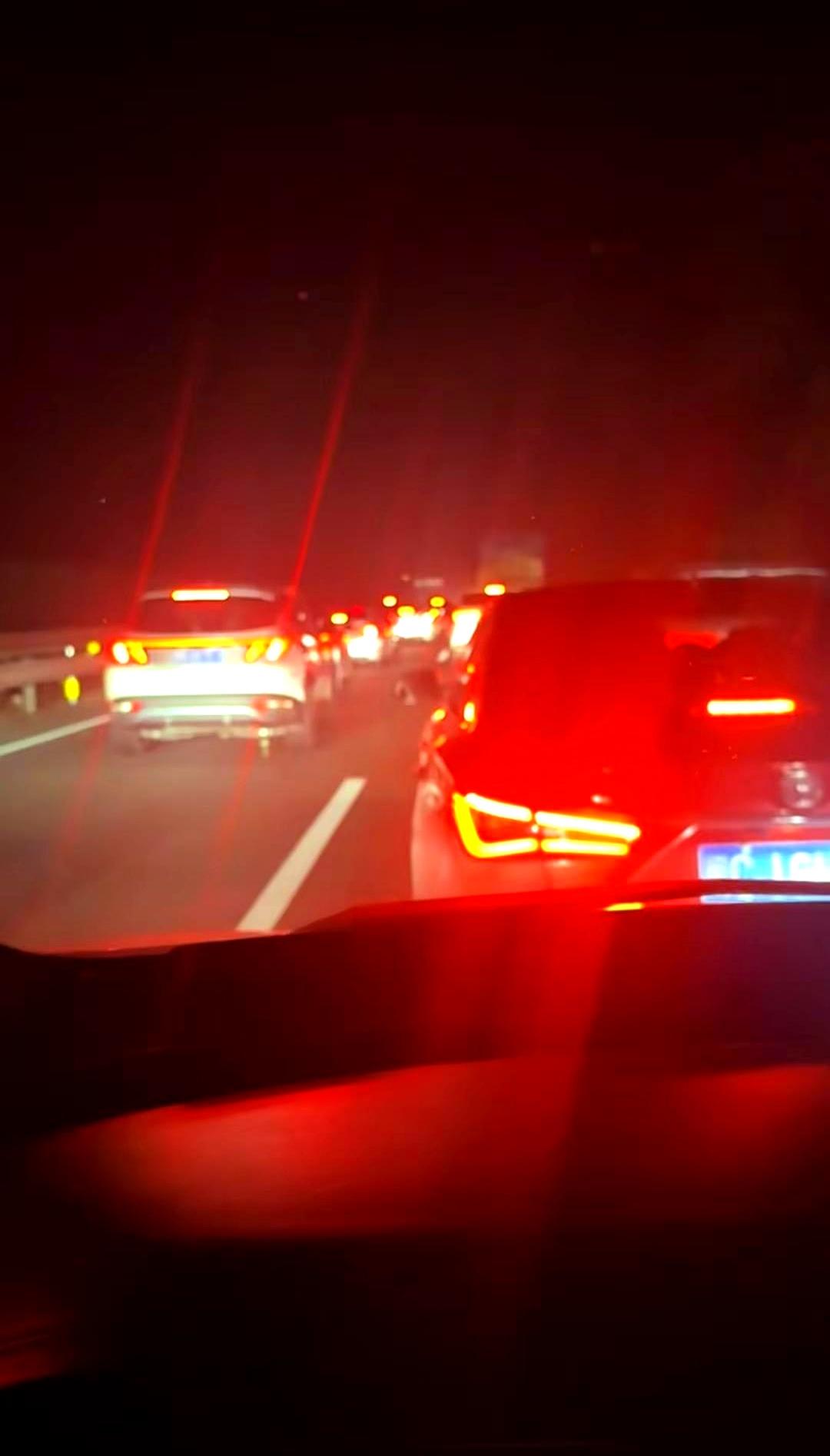 又饿又渴，这滋味真遭罪！昨晚9点从上海出发，现在整整21个钟头了，人还瘫在岳阳