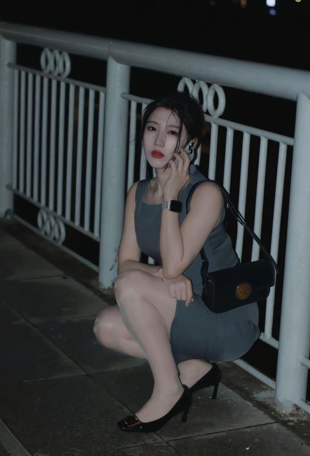 月色如水佳人倚栏