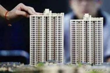 房子便宜了对老百姓是好事吗？住房是每一个人的刚需的生活条件。城市人住房只有两种