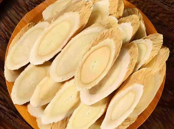 中医界最大的谬论：黄芪拔肾气！一味五味子轻松化解在中医临床与养生圈，“黄芪拔