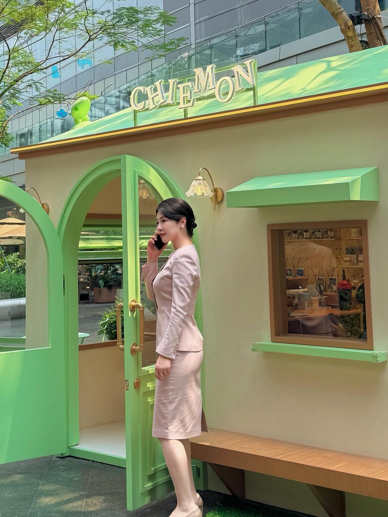 在深圳万象前海捉一枚气质粉领小姐姐，抓拍瞬间，职场气质穿搭摄影气质职场女孩职场