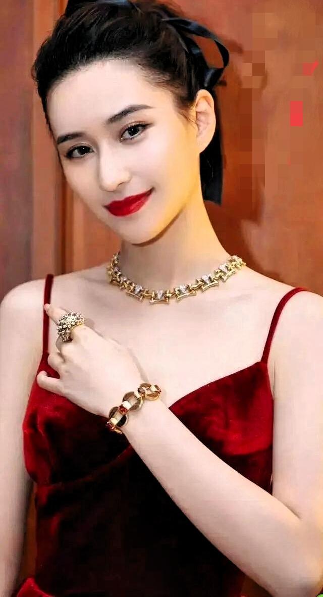 何超莲以后恐怕很难嫁人了，原因有3个：第一，和窦骁离婚后，她就变成了二婚