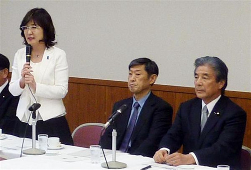 内容总结日本政坛出现内部分歧，曾被高市早苗邀请出山的安倍心腹今井尚哉，公开对高市早苗的外交政策提出严
