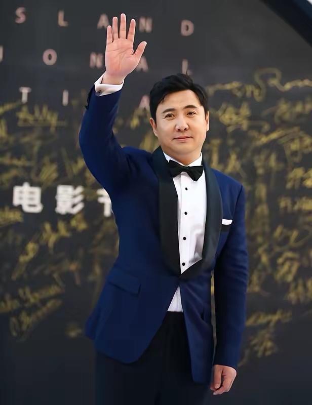 你猜中国电影圈最尴尬的记录是什么？是一个人演了25部电影，票房堆到400亿，中国