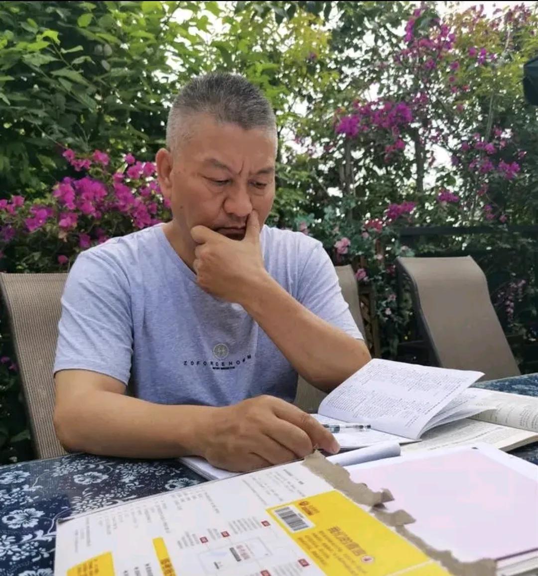 2021年，梁实第25次高考，总分403分，其中语文88分，数学99分，英语87