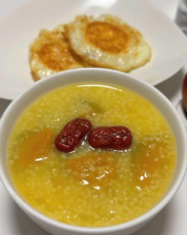 昨天刚吃完早饭，邻居家17岁的小姑娘来敲门，眼里带着泪花，说话都结巴，问我能不能