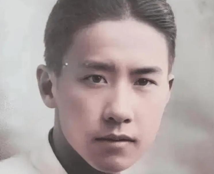 1907年，72岁慈禧看上袁世凯的17岁儿子袁克文。她问袁世凯愿不愿意把儿子留给