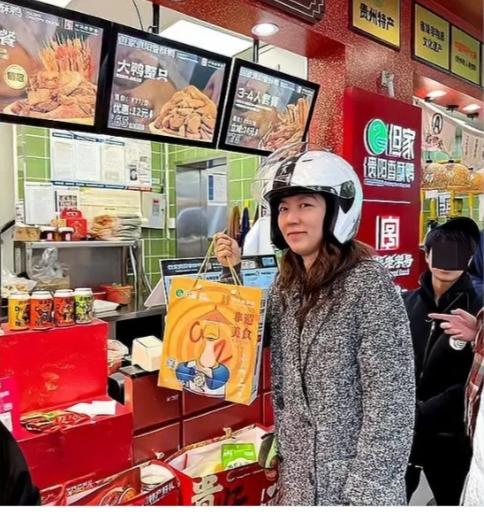 谁能想到，一次意外的旅途小插曲，竟酿成了跨越千里的双向奔赴？贵州老人在山东民宿被