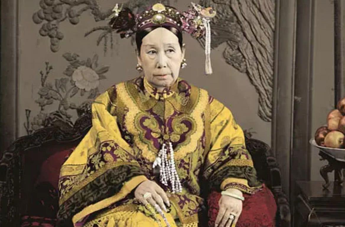 慈禧出生时，算命先生一看面相，叹气：此女克父母、克夫、克子、还克天下！都说慈禧太
