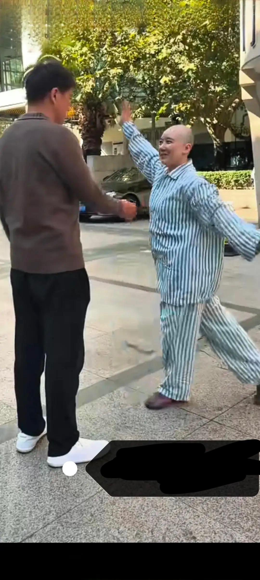 看哭了，妻子癌症晚期，最后给丈夫跳舞，妻子跳着，丈夫眼里浸着泪，妻子跳着跳着，浑