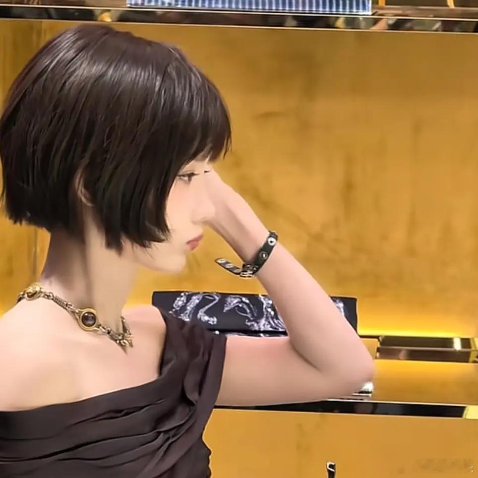 所以这到底是陈都灵还是黄龄