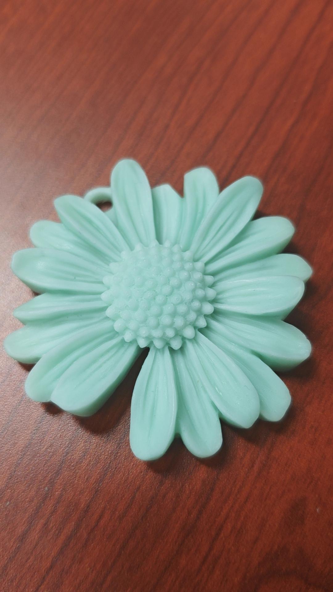 90后太不靠谱了，昨天有一个99年的同事小范围社死了。[捂脸哭]我们是7:45上