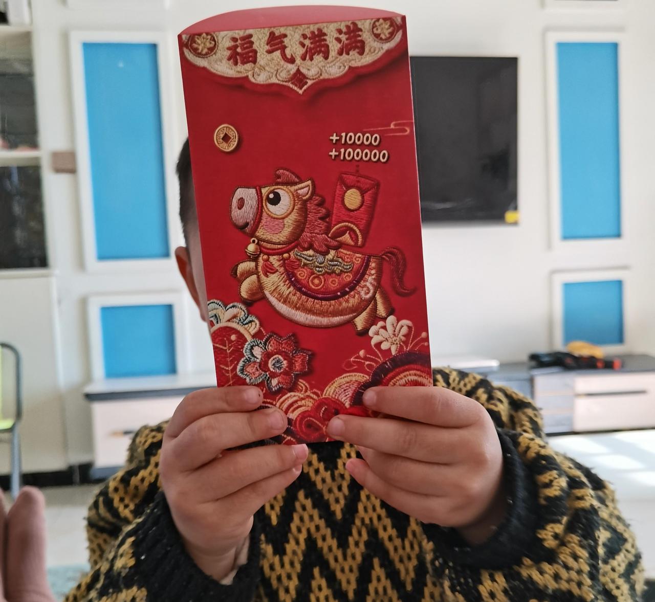 朋友今天带一个玉坠，我平时没有戴首饰的习惯，也不懂，所以开始没在意，聊会天，朋友