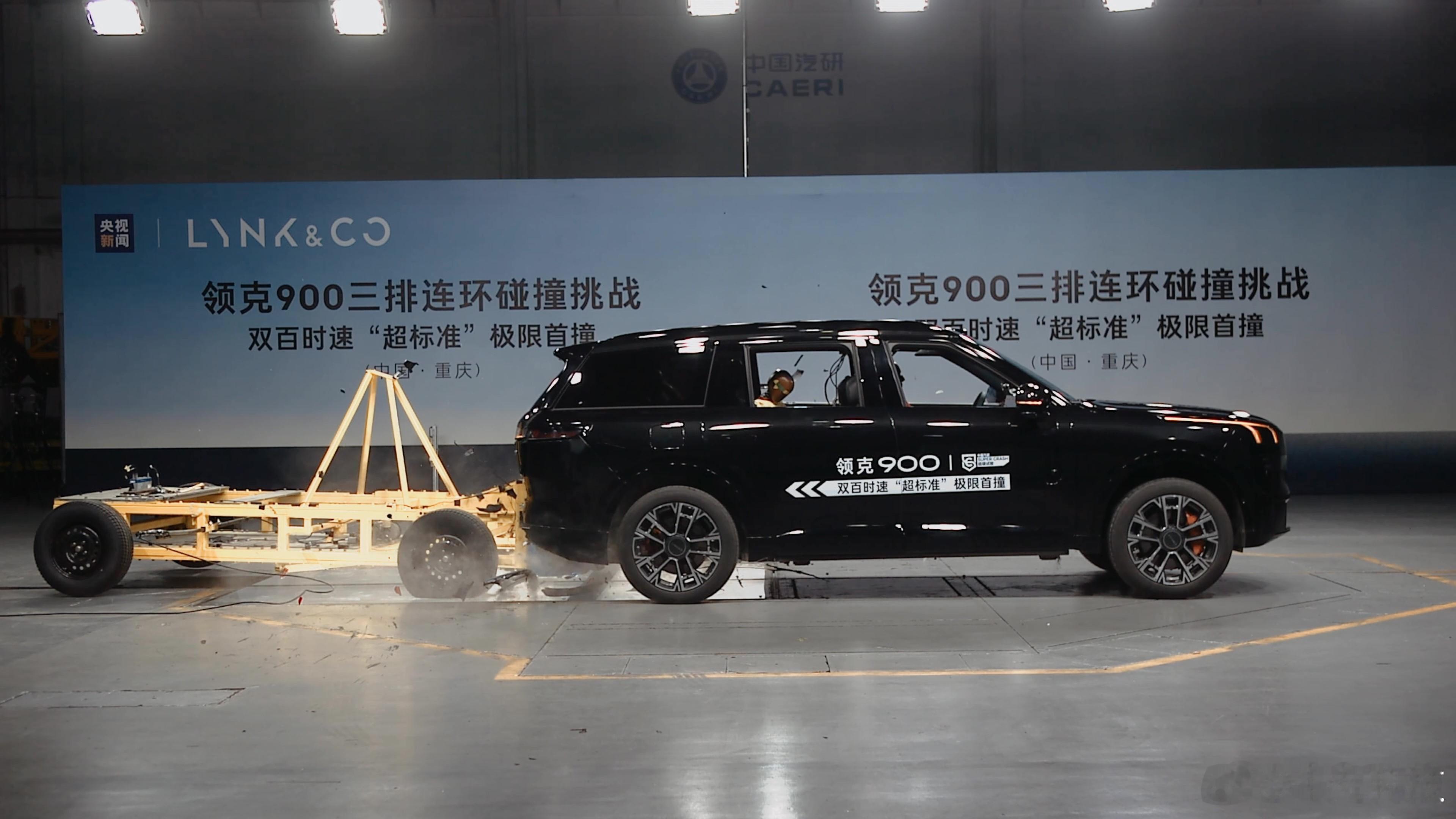 安全就是吉利领克900这波操作太秀了！在刚刚吉利全球全域安全中心的直播里，直接甩